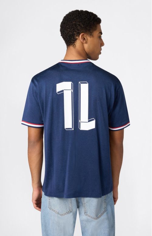 Remera de inspiración fútbol para hombre